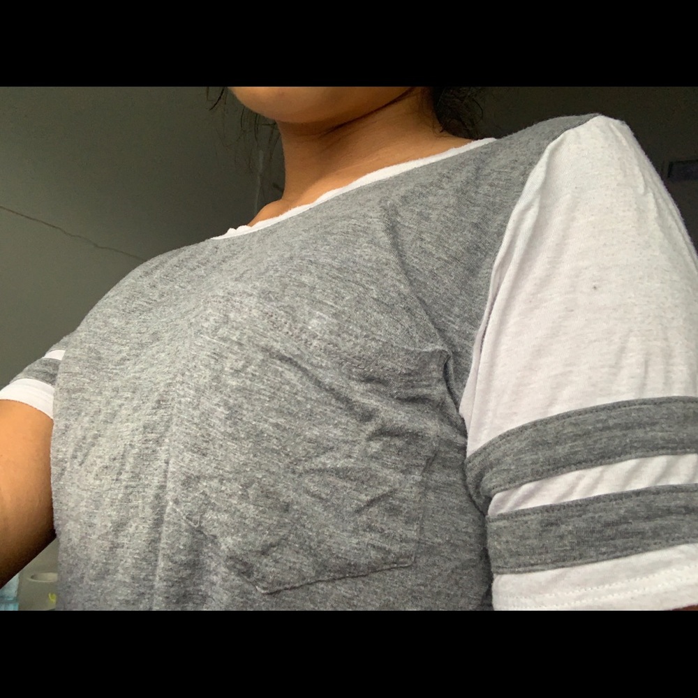 Grey and white American eagle t-shirt